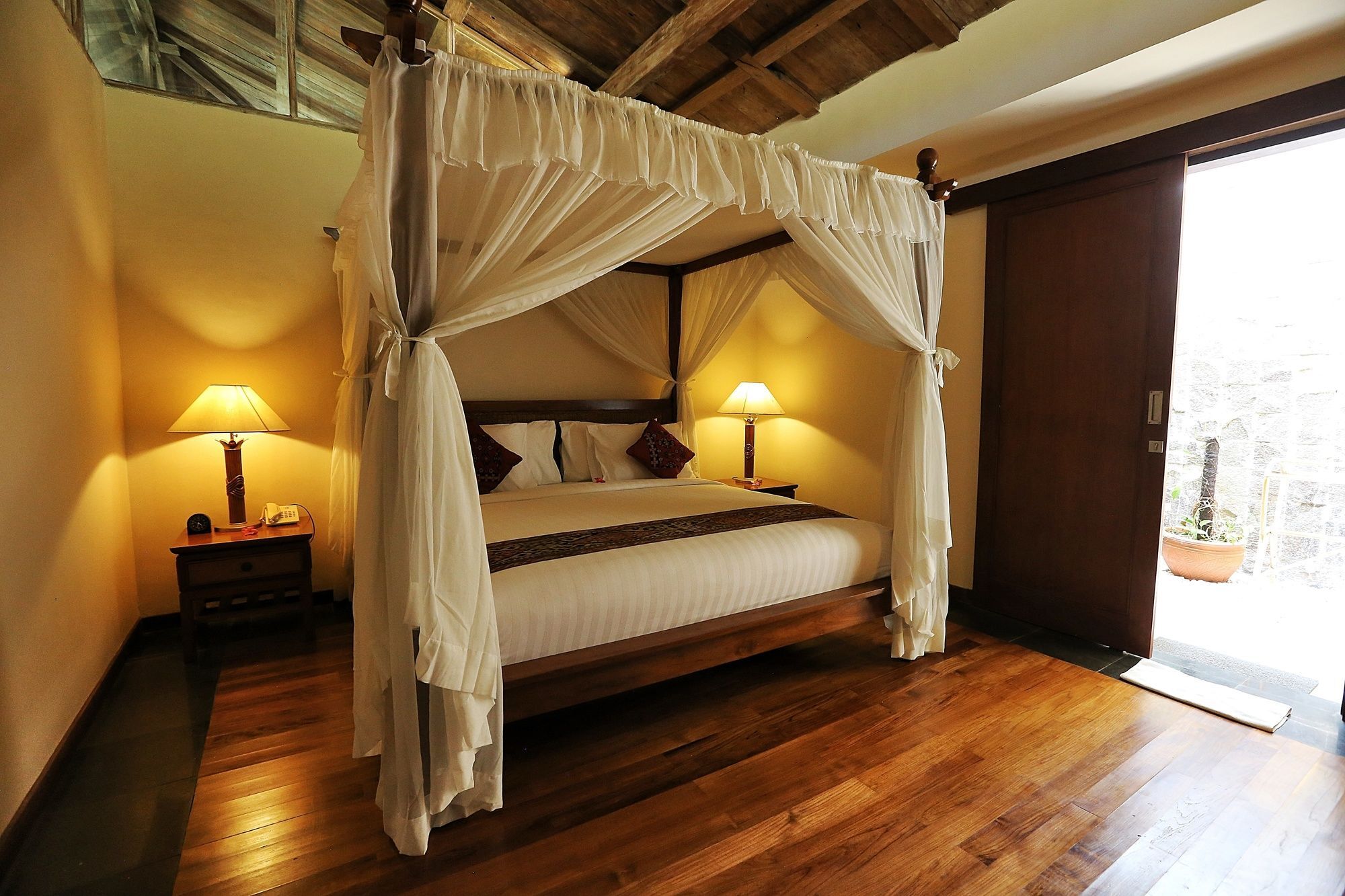 Hotel The Sanyas Retreat à Selemadeg Extérieur photo